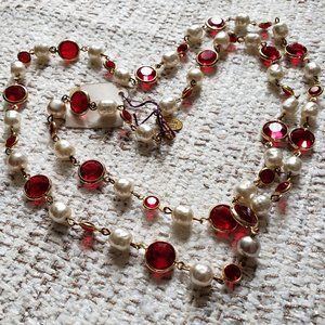 Graceful ruby red crystals with pearls necklace